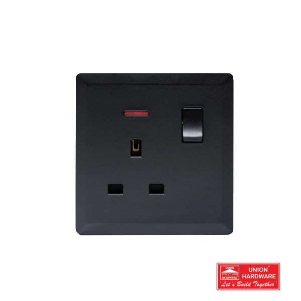 S7017B SWITCHED 13A SOCKET WITH NEON BLACK 600x600