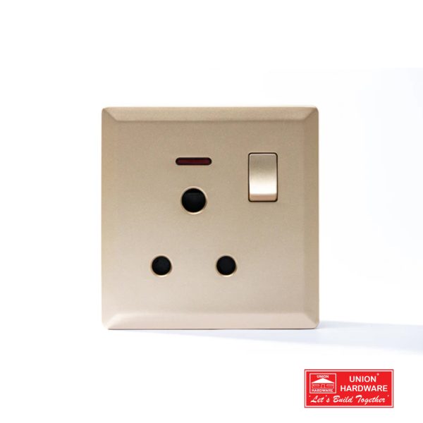 S7018G SWITCHED 15A SOCKET WITH NEON GOLD 600x600