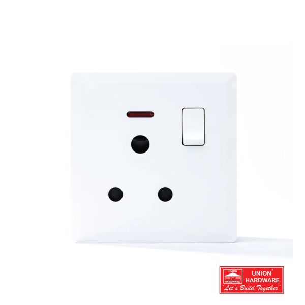 S7018W SWITCHED 15A SOCKET WITH NEON WHITE 600x600