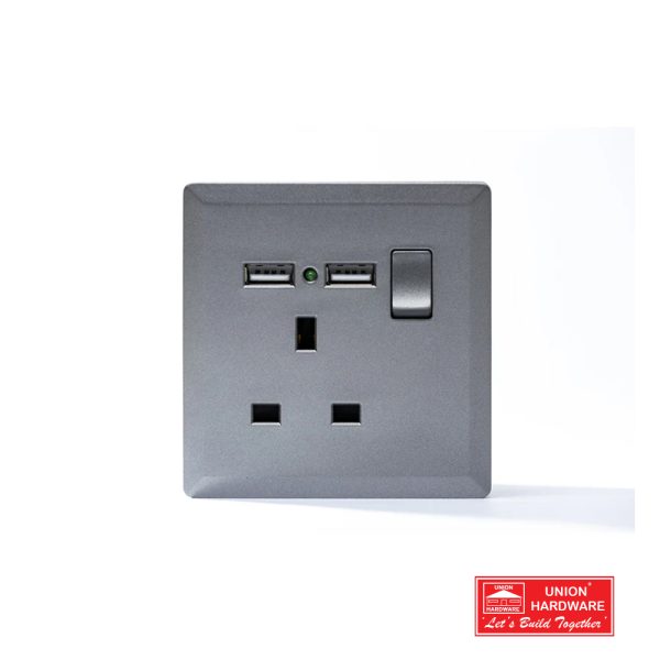 S7031S SWITCHED 13A SOCKET WITH 2USB PORT SILVE 600x600