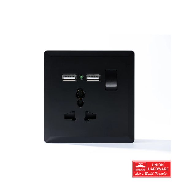 S7032B SWITCHED 3 PIN UNIVERSAL SOCKET 2USB POR 600x600